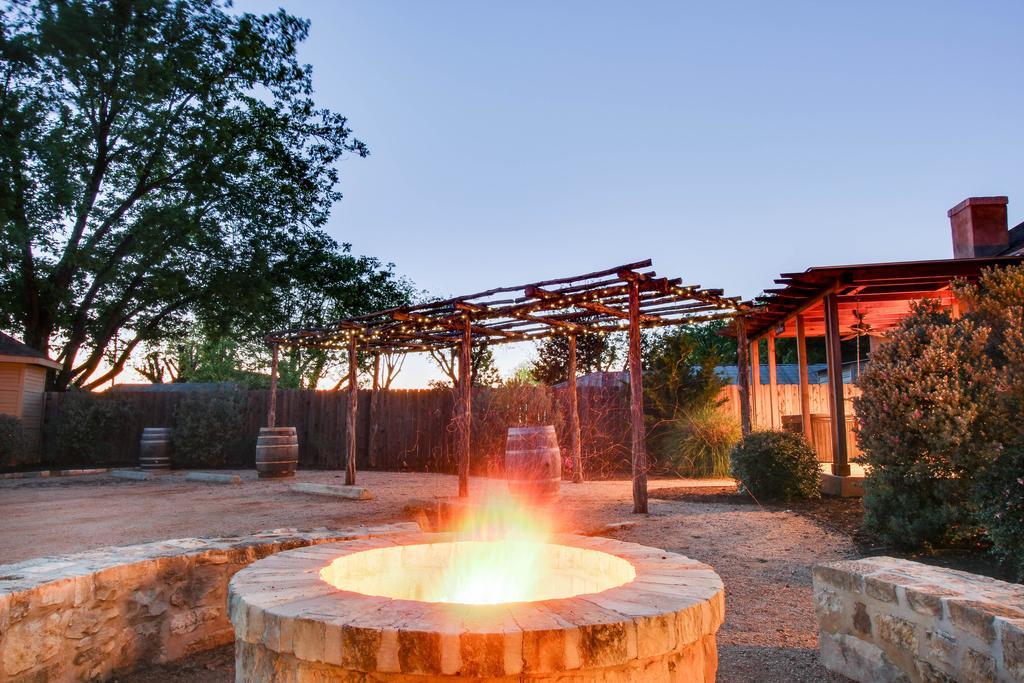 Wine Country Cottages On Main Fredericksburg Esterno foto